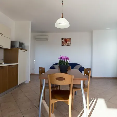 Elena House Fertilia